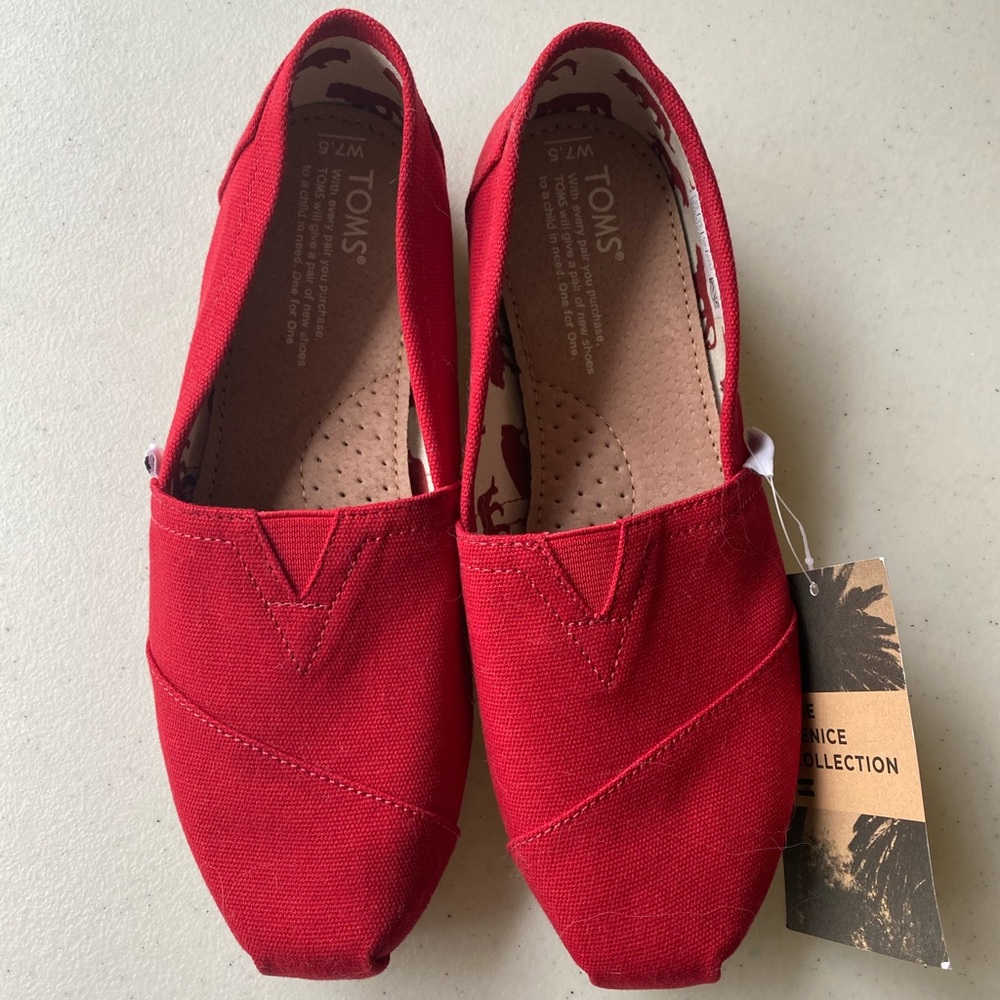 NWT Red Classic Canvas Toms